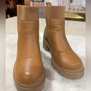 Cupid Camel Ankle Booties